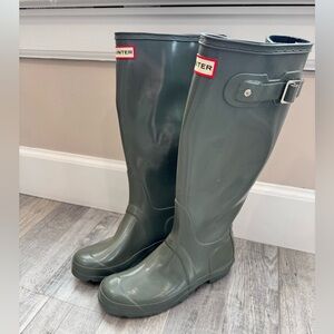 Hunter olive green 15” tall women’s rubber boots size 6